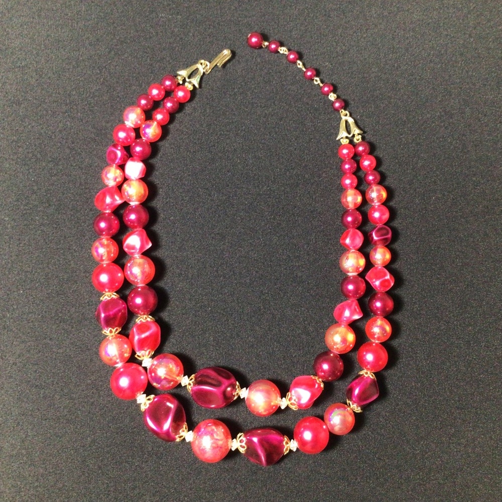 Vintage 60s Raspberry Pink Red Marbled Plastic Bead Necklace/Choker
